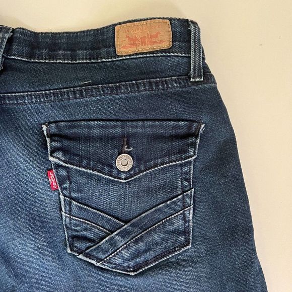 Levi's Jeans Women Size 10M Perfect Waist Bootcut Blue Denim Dark Wash - Picture 6 of 6